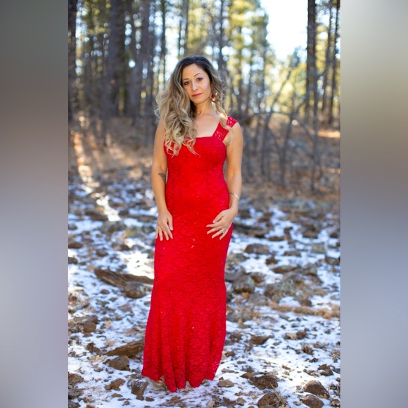 A Stretch Red Flare of Sexy ❤️ - Picture 1 of 5